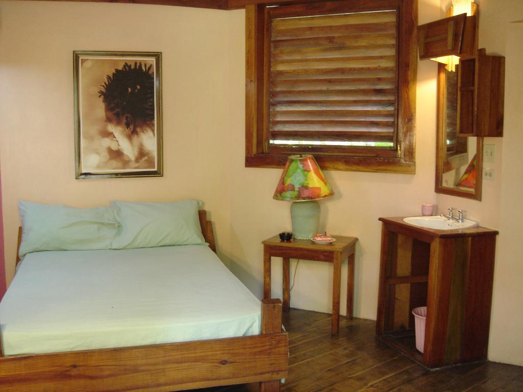 Whistling Bird Hotel Negril Ngoại thất bức ảnh